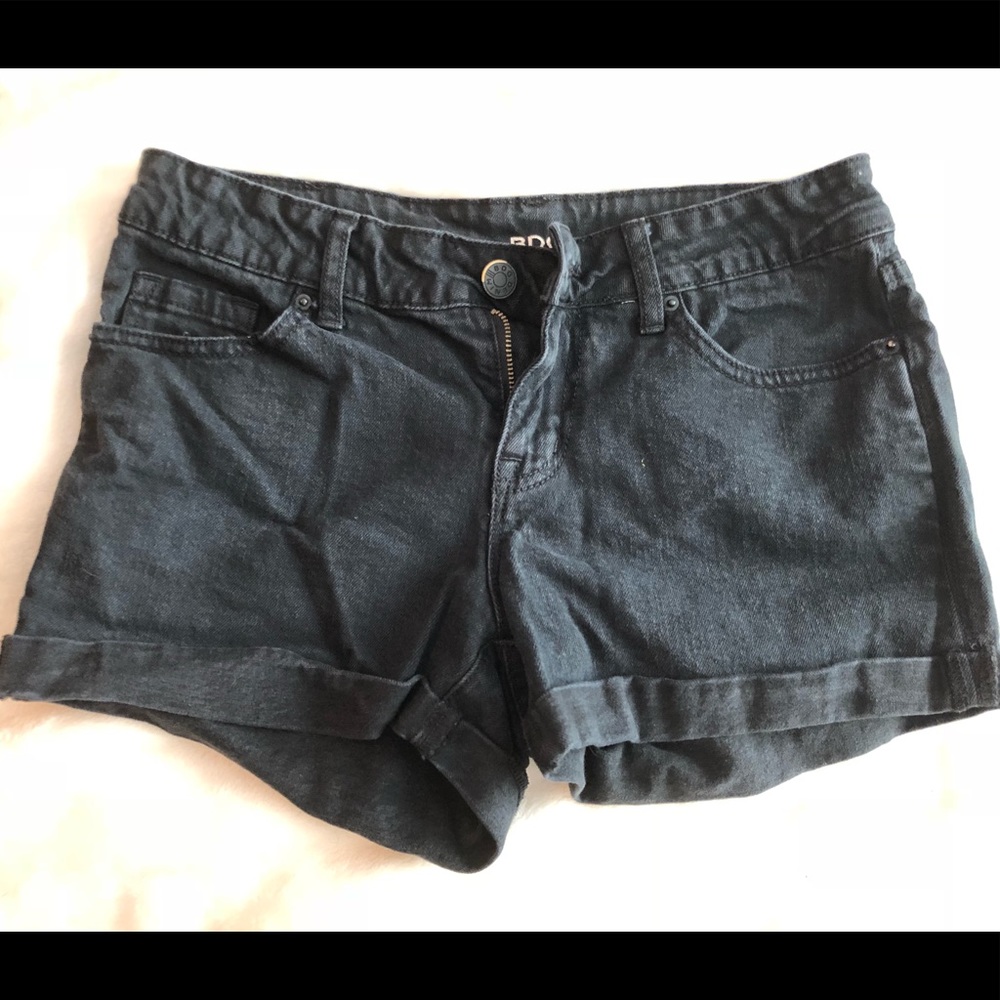 Urban Outfitters BDG Mid-Rise Shortie size 27